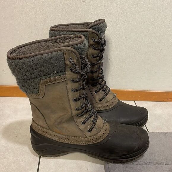 THE North Face Shellista II Mid boot in tan, grey and black - Picture 6 of 16
